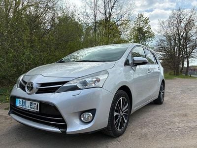 Usata Toyota Verso Edition-S 147 CV (108 kW) 2017 Argento Monovolume