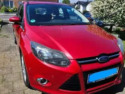 Gebraucht Ford Focus Ambiente 105 PS (77 kW) 2011 Rot Limousine