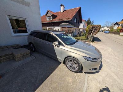 Gold Gebraucht 2015 Ford Mondeo Titanium Kombi | 19.100 €