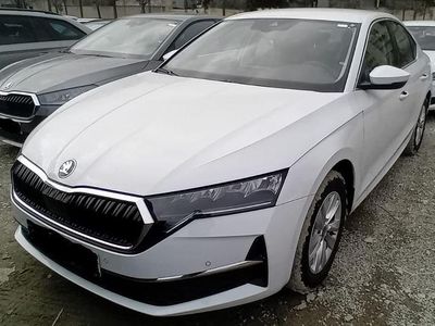 Weiß Gebraucht 2025 Skoda Octavia Selection Limousine | 26.980 € (Guter Preis)