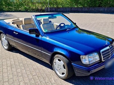 Gebraucht Mercedes E200 136 PS (100 kW) 1995 Blau Cabrio