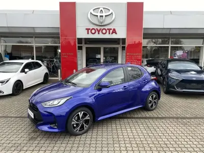 Gebraucht Toyota Yaris Hybrid 116 PS (85 kW) 2025 Juniper blue metallic Kleinwagen