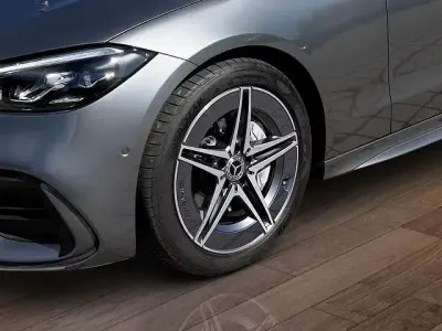 Gebraucht Mercedes C300 AMG 265 PS (194 kW) 2025 Grau Limousine