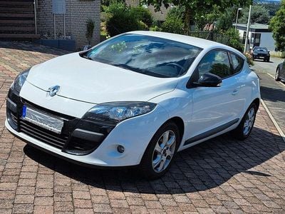 Gebraucht Renault Mégane III 110 PS (80 kW) 2011 Weiß Coupé