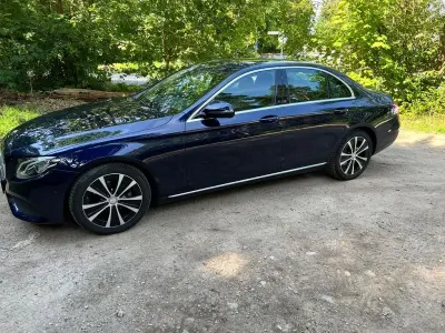 Gebraucht Mercedes E200 184 PS (135 kW) 2018 Blau Limousine