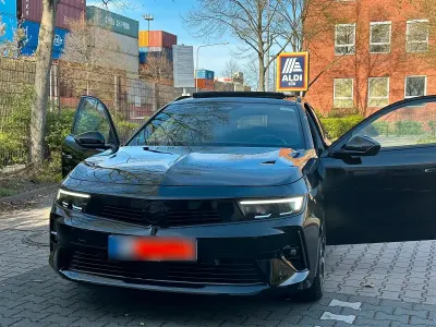 Gebraucht Opel Astra 131 PS (96 kW) 2024 Schwarz Kleinwagen