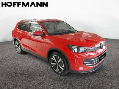 Gebraucht VW Tiguan Elegance 150 PS (110 kW) 2024 Persimmon red metallic SUV