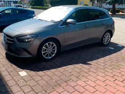Gebraucht Mercedes B180 Progressive 136 PS (100 kW) 2020 Grau Kleinwagen