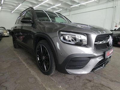 Mercedes GLB220