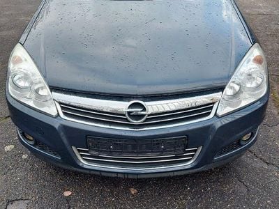 Grau Gebraucht 2009 Opel Astra Edition Limousine | 1.499 € (Guter Preis)