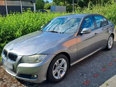 Gebraucht BMW 318 143 PS (105 kW) 2011 Grau Limousine