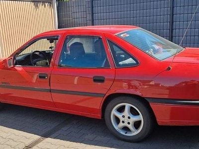 Second-hand Opel Vectra 71 CP (52 kW) 1995 Roșu Berlinǎ