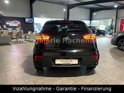 Second-hand Kia Rio Platinum Edition 109 CP (80 kW) 2016 Negru Hatchback