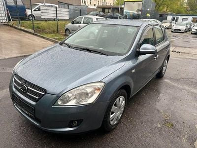 Usado Kia Ceed 122 HP (89 kW) 2007 Azul Citadino