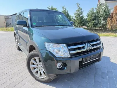 Gebraucht Mitsubishi Pajero Intense 200 PS (147 kW) 2010 Grün SUV