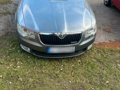 Begagnad Skoda Superb GreenLine 105 HK (77 kW) 2011 Grå Kombi