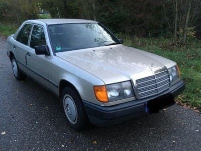 Gebraucht 1988 Mercedes E230 Limousine | 1.500 €