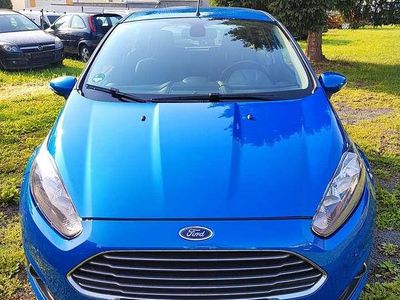 Gebraucht Ford Fiesta Titanium 125 PS (91 kW) 2013 Arubablau metallic Kleinwagen