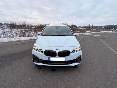 Weiß Gebraucht 2018 BMW 218 Gran Tourer Sport Line Van / Kleinbus | 16.500 € (Fairer Preis)