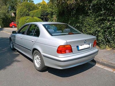 BMW 523