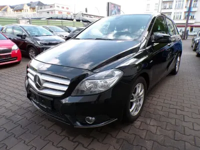 Gebraucht Mercedes B180 122 PS (89 kW) 2012 Schwarz Van / Kleinbus
