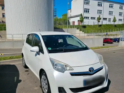 Second-hand Toyota Verso-S 99 CP (72 kW) 2011 Alb Monovolum