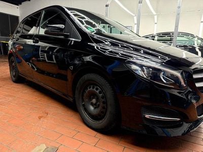 Gebraucht Mercedes B180 122 PS (89 kW) 2015 Schwarz Van / Kleinbus