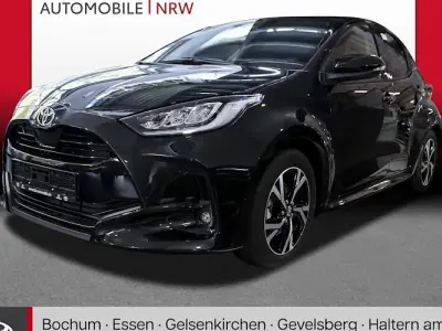 Neu Toyota Yaris Hybrid 116 PS (85 kW) 2025 Schwarz Limousine