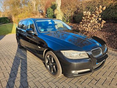 Schwarz Gebraucht 2012 BMW 320 Lifestyle Kombi | 5.999 € (Guter Preis)