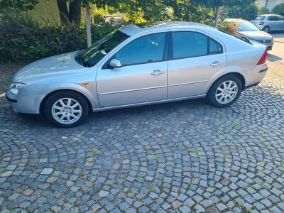Gebraucht Ford Mondeo Ghia 145 PS (106 kW) 2001 Silber Limousine