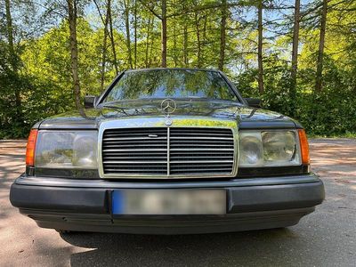 Gebraucht Mercedes 200 118 PS (86 kW) 1990 Schwarz Kombi
