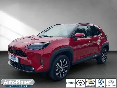 Neu Toyota Yaris Cross 131 PS (96 kW) 2025 Rot SUV