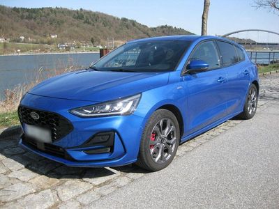 Gebraucht Ford Focus ST-Line 124 PS (91 kW) 2023 Blau Limousine
