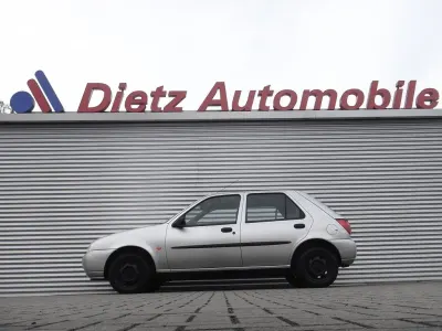 Gebraucht Ford Fiesta Style 75 PS (55 kW) 1999 Silber (metallic) Kleinwagen