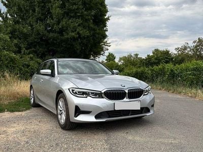 Silber Gebraucht 2020 BMW 318 Advantage Kombi | 15.900 € (Fairer Preis)