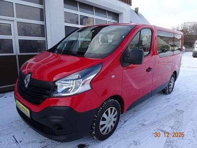 Gebraucht Renault Trafic Expression 125 PS (91 kW) 2017 Magmarot Van / Kleinbus