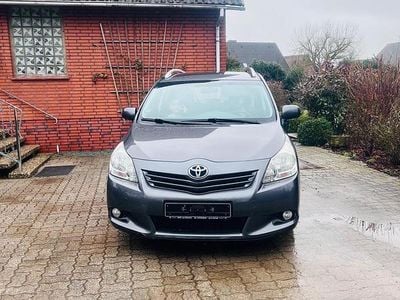 Second-hand Toyota Verso 126 CP (92 kW) 2012 Gri Monovolum