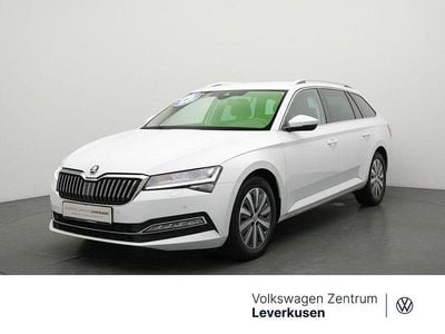 Gebraucht Skoda Superb Style 150 PS (110 kW) 2023 Weiss / moonweiß perleffekt (metallic) Kombi
