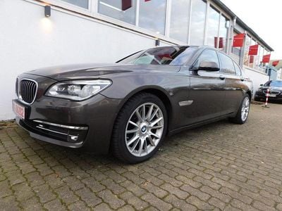 Braun Gebraucht 2014 BMW 750 Performance Limousine | 16.950 € (Guter Preis)