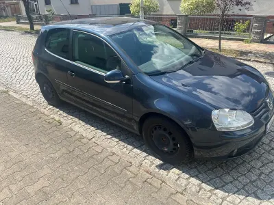 Używany VW Golf V 80 KM (58 kW) 2007 Niebieski Sedan/Limuzyna