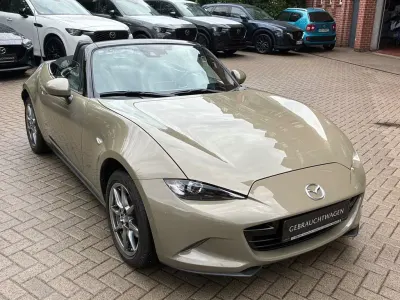 Gebraucht Mazda MX5 Exclusive-Line 132 PS (97 kW) 2023 Zircon sand Cabrio