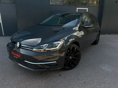 Gebraucht VW Golf VII Highline 131 PS (96 kW) 2019 Grau Limousine