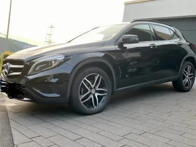 Gebraucht Mercedes GLA220 136 PS (100 kW) 2015 Schwarz SUV