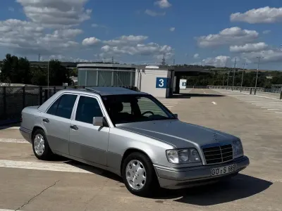 Brugt Mercedes E280 193 HK (141 kW) 1994 Sølv Sedan