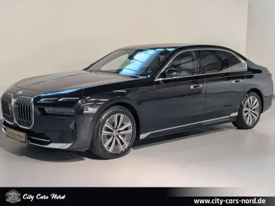 Gebraucht BMW 740 Sport Line 286 PS (210 kW) 2023 Schwarz Limousine
