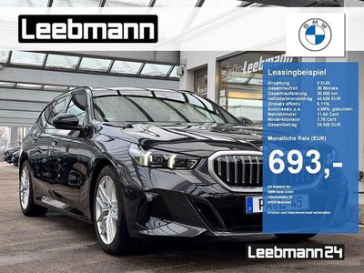 Gebraucht BMW 520 M Sport 197 PS (144 kW) 2025 Sophistograu brillanteffekt me Kombi