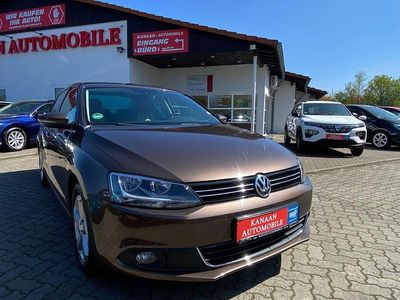 Second-hand VW Jetta Highline 122 CP (89 kW) 2012 Maro Berlinǎ