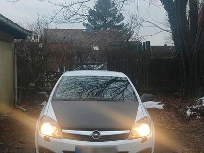 Weiß Gebraucht 2008 Opel Astra GTC Coupé | 3.200 € (Teuer)