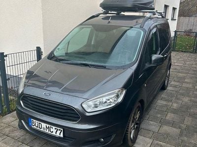 Grau Gebraucht 2015 Ford Tourneo Courier Trend Van / Kleinbus | 6.300 € (Teuer)