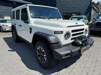 Neu BAW 212 166 PS (122 kW) 2026 Schwarz SUV